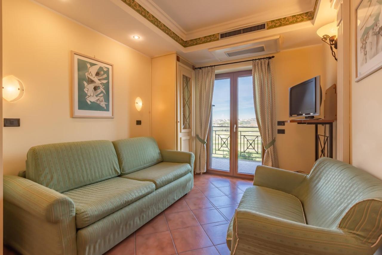 Carpediem Roma Golf Club Marco Simone ภายนอก รูปภาพ